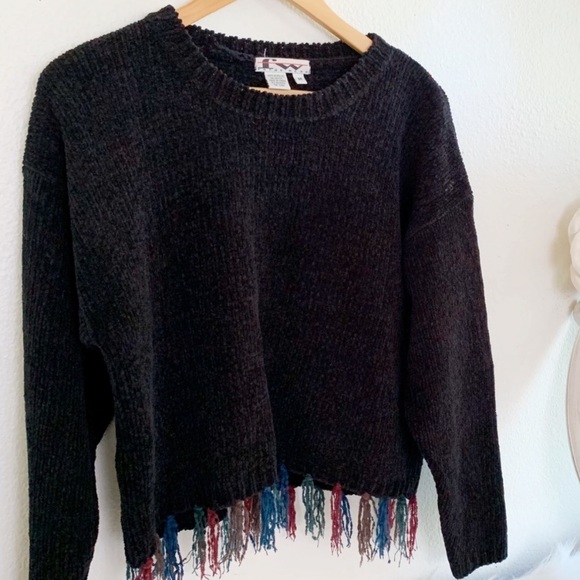 Black Vintage Sweater with Fringed Hem - Picture 3 of 7